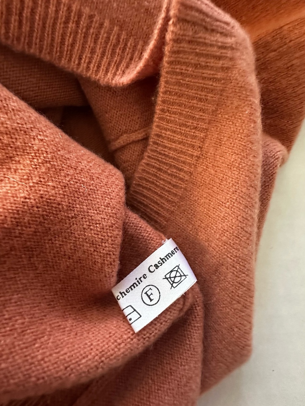 Women’s Crewneck Cashmere Sweater in Rust - Picture 13 of 13
